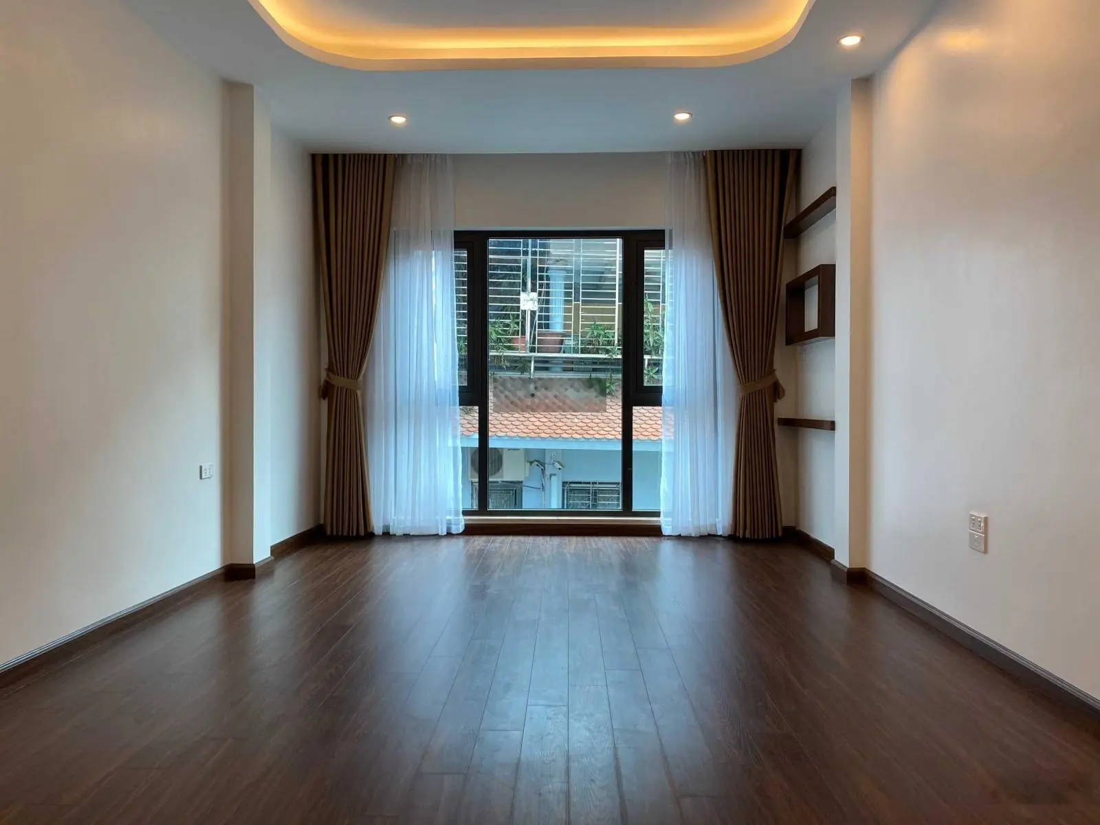 Mặt ngõ ô tô, có ô chờ thang máy, 42m2 x 5 tầng cực đẹp, cách mặt phố 20m, Nhật Tảo, Bắc Từ Liêm