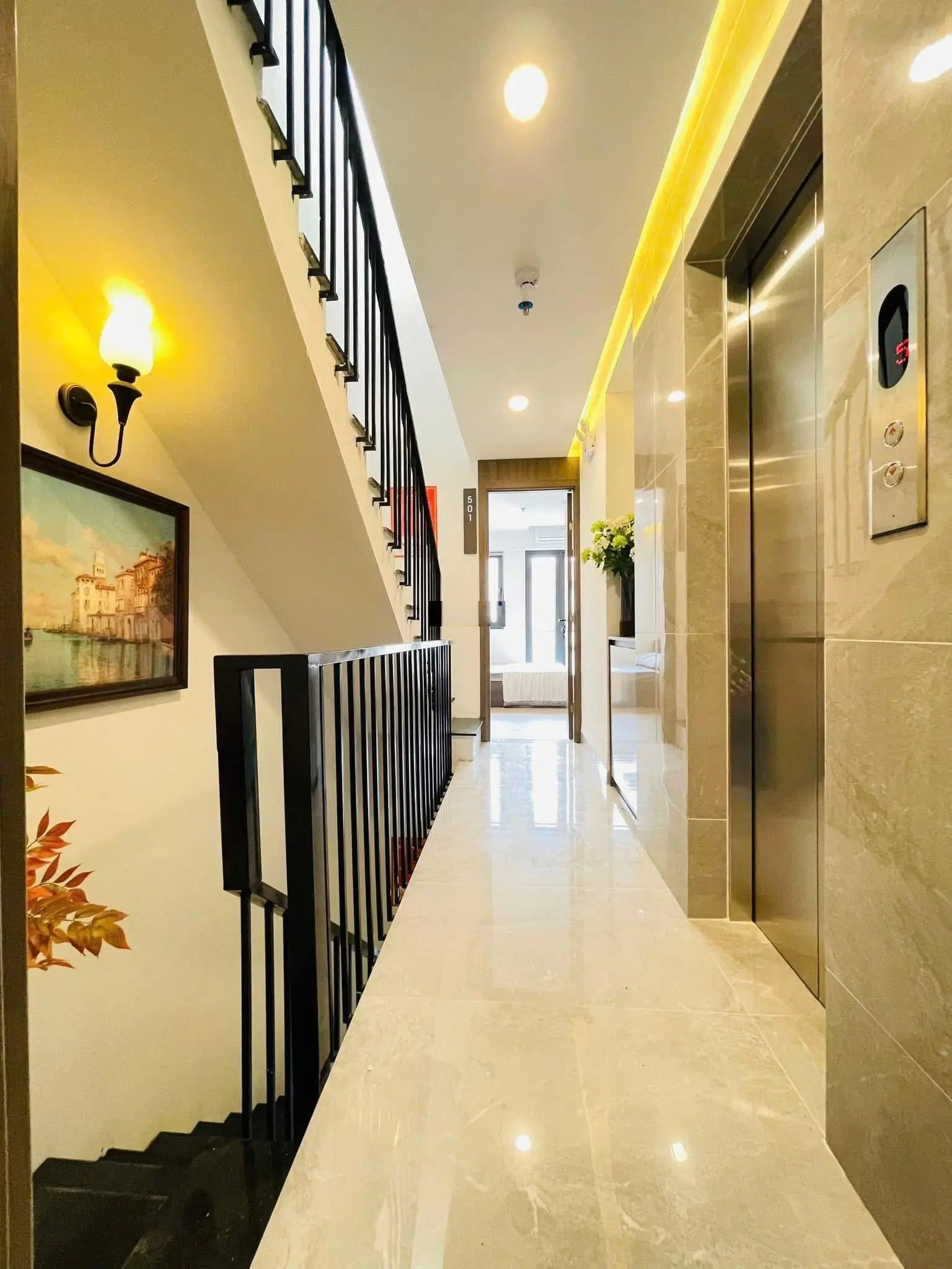 Bán toà CCMN phố Quan Nhân, Thanh Xuân, 100m, 8T, 29 phòng, full NT. DT 150tr/th. View hồ. Ngõ oto