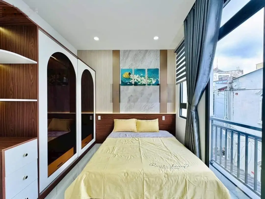 Dọn vào ở ngay nhà Chiêu Anh Các, Phường 5, quận 5 cần bán - Giá:4tỷ880/63m2. 2 tầng có sân thượng