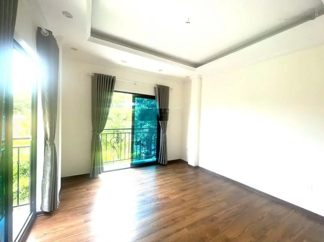 Bán nhà mặt phố Hữu Hoà, Thanh Trì, KD sầm uất, vỉa hè siêu rộng, Lô góc, 5tầng, 55m2, MT5m, 13.5tỷ