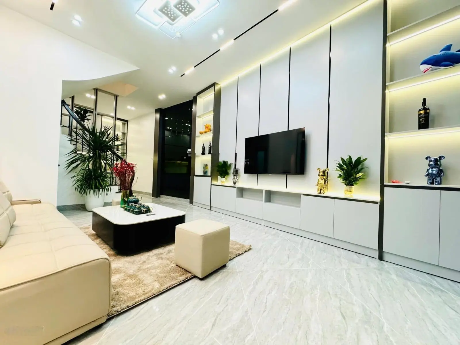 Đây rồi! bán nhà lô góc 45m2, 5 tầng, nhà mới đẹp - gần phố - ô tô - lạc long quân. chỉ 8.45 tỷ