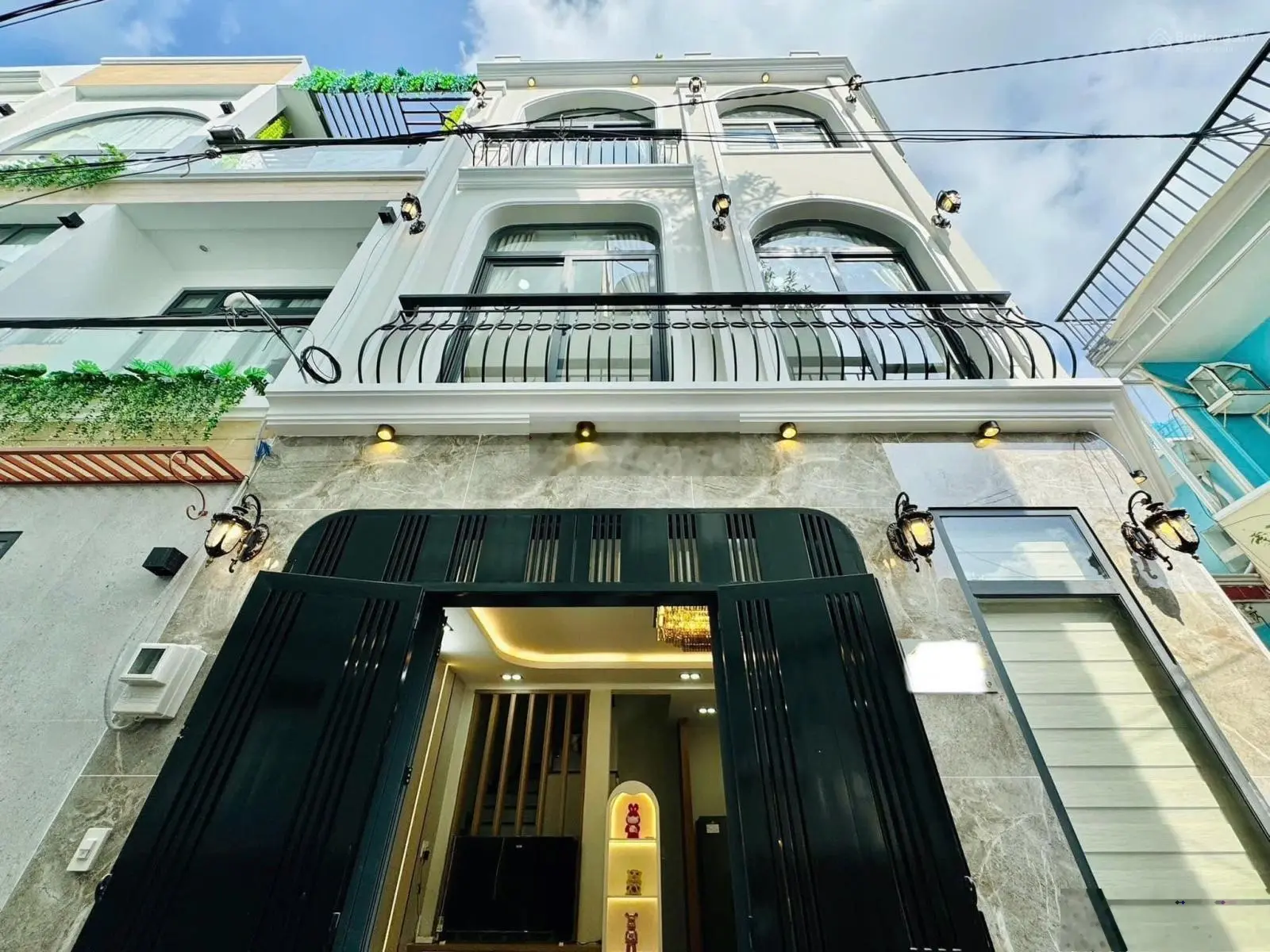 Hiếm! Nhà mặt đường Nghĩa Thục - P5 - Q5. 68,6m2 cho thuê 28 triệu. Gần chợ Hoà Bình