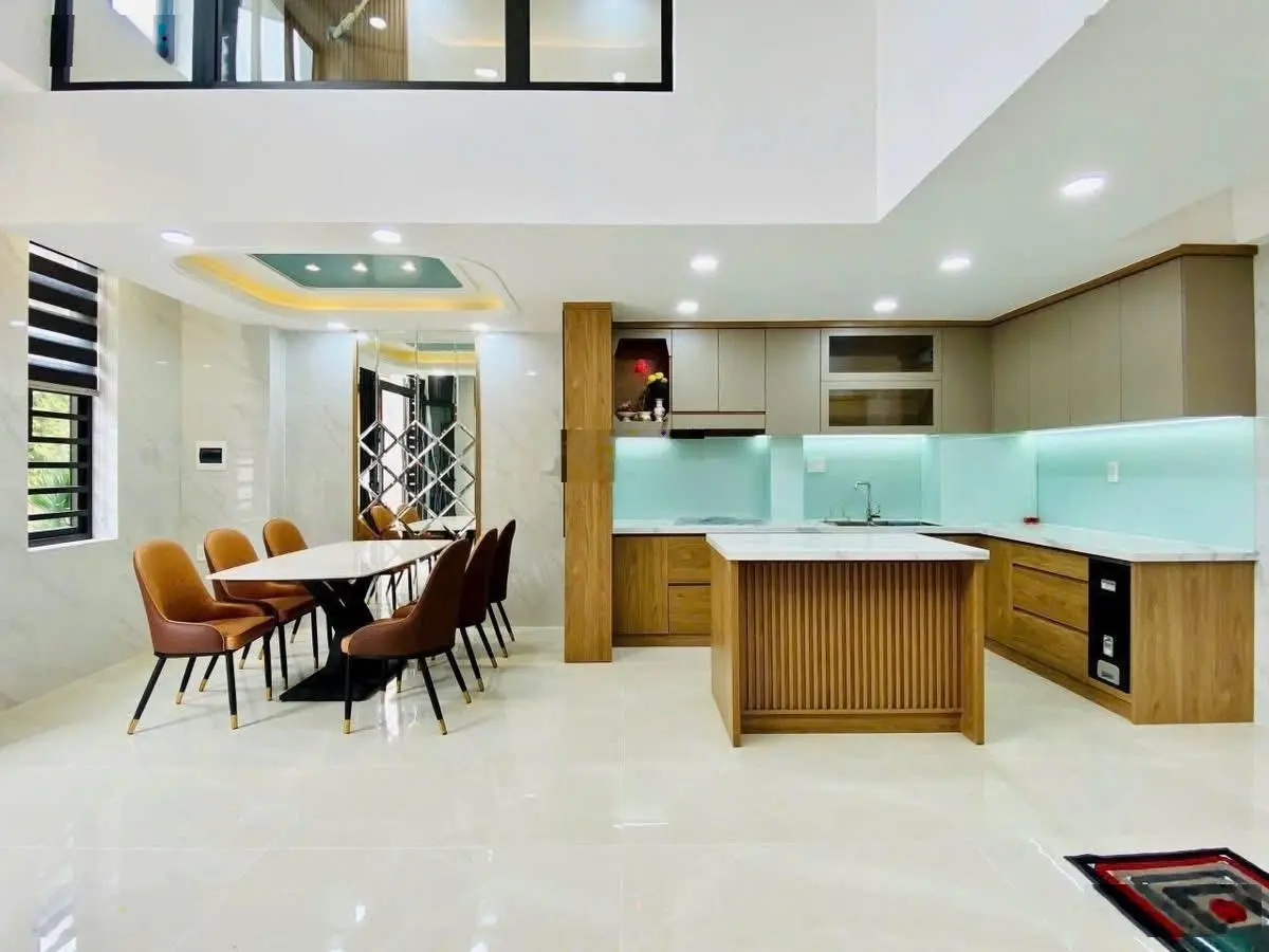 Bán gấp giá tốt nhất 3tỷ7 quay đầu trong khu vực quận 10. Dt 65.1m2, shr, hđt cao 17triệu/1tháng.