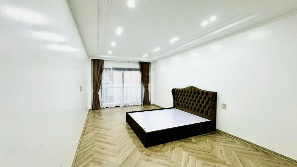 Ban nhà phố lâm hạ, bồ đề long biên, 7 tầng thang máy, gara oto 7 chỗ 45m 16.5 tỷ