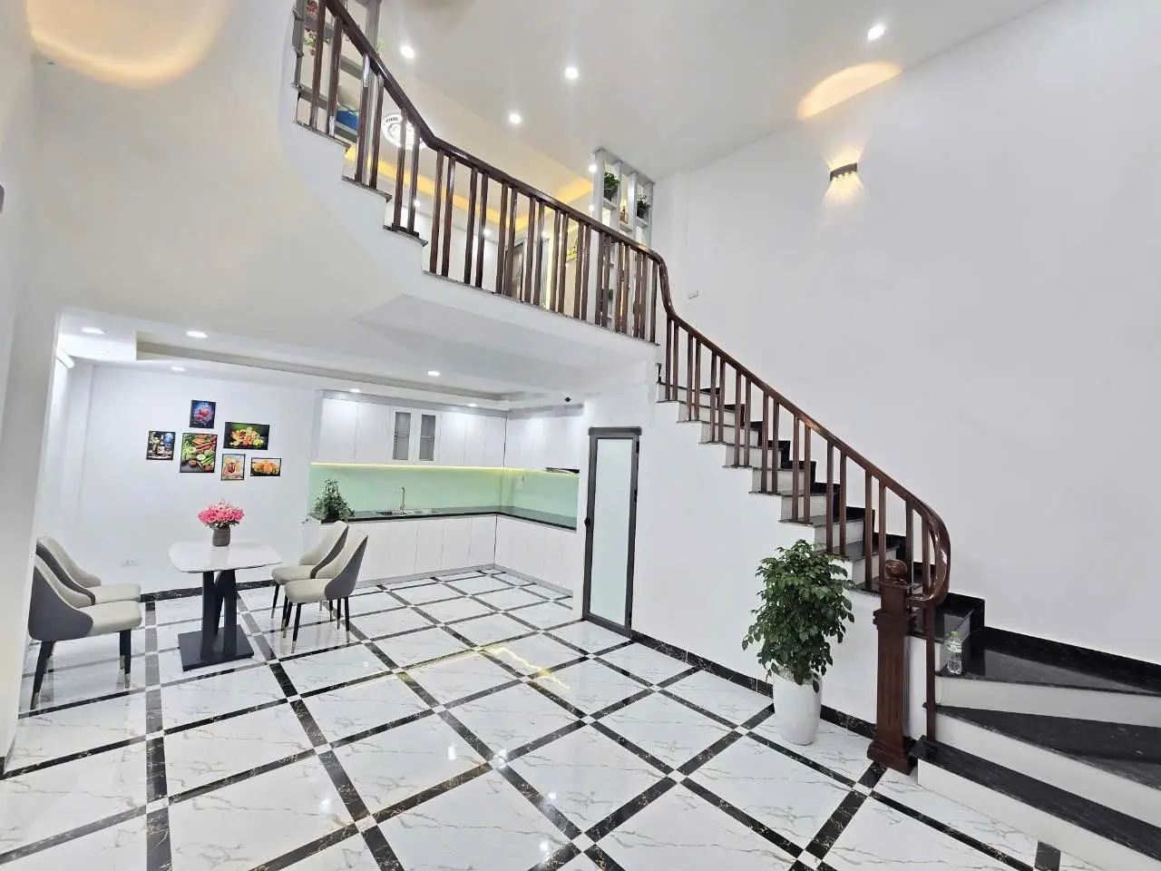 Cc bán nhà Vĩnh Quỳnh, Quỳnh Đô 47m2 x 4,5 tầng ô tô đỗ cạnh 0988913522