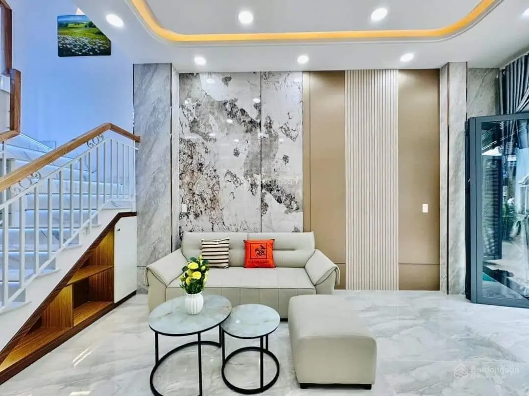 Dọn vào ở ngay nhà Chiêu Anh Các, Phường 5, quận 5 cần bán - Giá:4tỷ880/63m2. 2 tầng có sân thượng