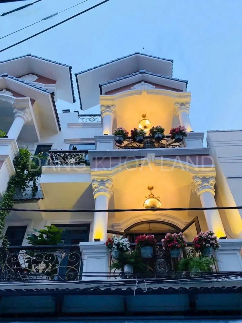 Nhà đẹp 3 tầng hẻm xe hơi 5m - đường Số 22 Linh Đông, sát Phạm Văn Đồng, thuận tiện lên trung tâm