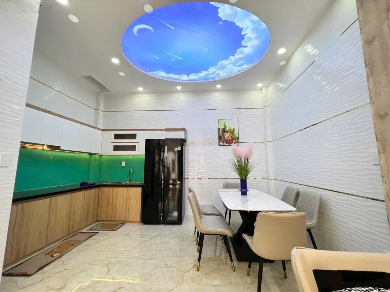 Nhà bán ngộp đường Trần Quốc Thảo, Quận 3, 65m2, (sổ hồng riêng)