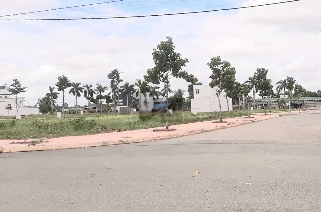 Bán gấp lô đất 100m2 nền mặt tiền ngay KCN Hòa Bình giá 3 tỷ 300 tr
