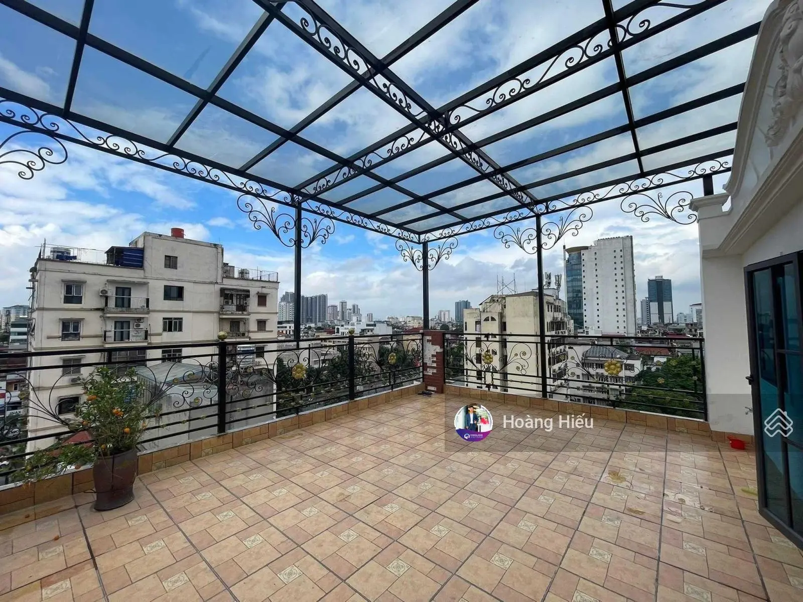 Bán nhà Cầu Giấy 6 tỷ, mới đẹp, 30m ra oto, ngõ to, lô góc 2 thoáng, tặng nội thất, 44m2, 5 tầng