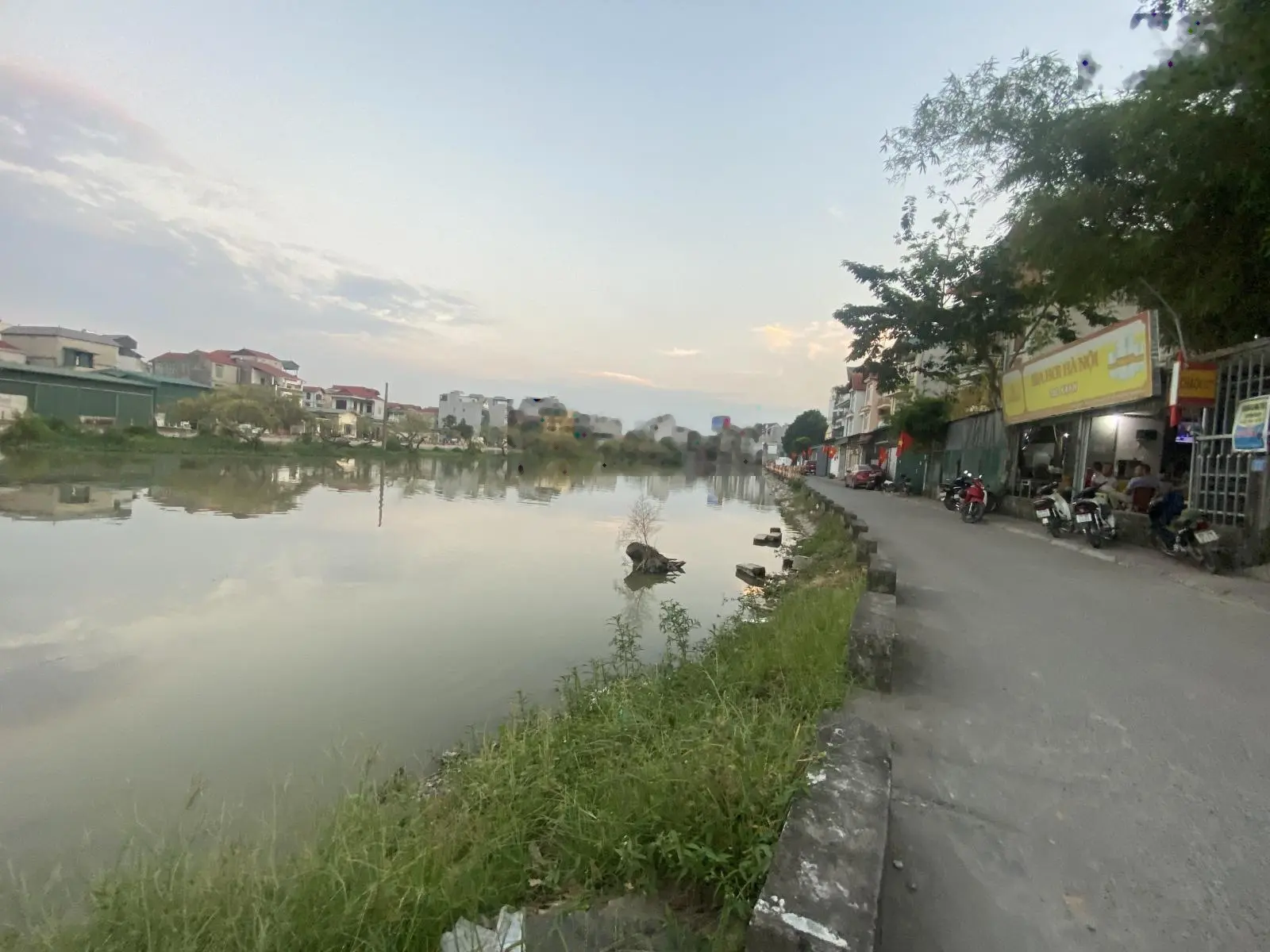 Nhà Bát Khối Long Biên gần hồ ô tô đỗ cửa do nhu cầu cần tiền chủ hạ bán nhanh với 4.75 tỷ