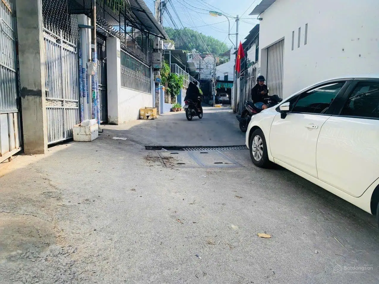 Nhà 2 tầng hẻm Ngô Đến Nha Trang đường oto 4ty2 gần biển gần trường đại học
