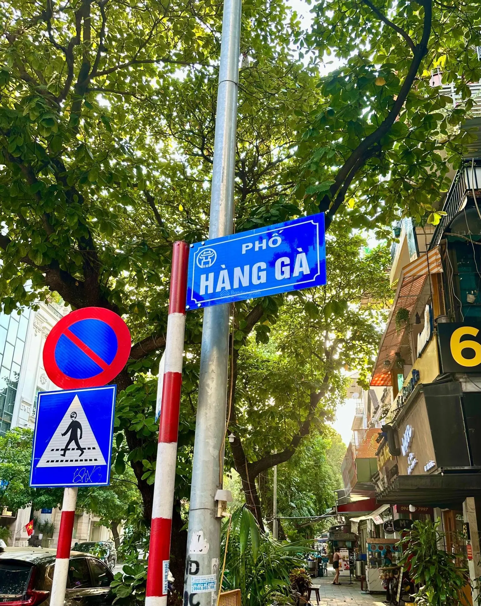 Cần bán nhà mặt phố Hàng Gà, Hoàn Kiếm. DT sổ 170m2 x MT 5,2m. Vị trí đẹp nhất phố, sát Hàng Điếu