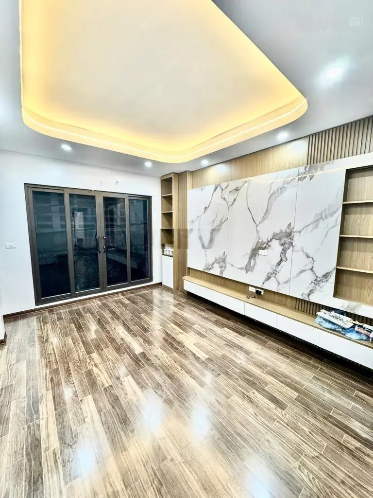 Cầu Giấy bán nhà mới, ngõ kinh doanh tấp nập, chủ thân thiện, sổ cất két sẵn sàng giao dịch