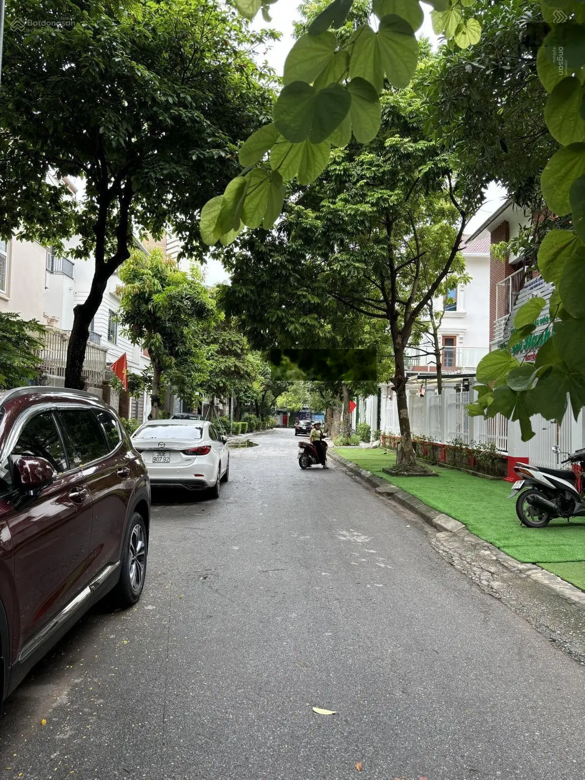 Bán biệt thự liền kề Làng Việt Kiều Châu Âu. 140m2, 3 tầng thô, mặt tiền 11m, 31 tỷ