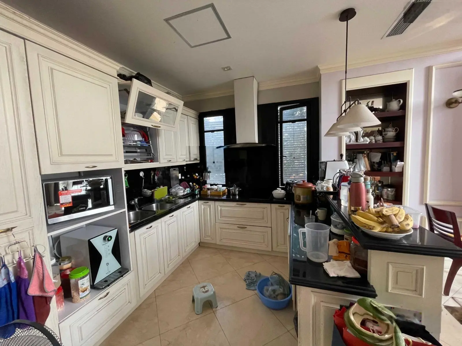 Bán cả căn nhà 6 tầng 420m2, thang máy, hầm để xe view tuyệt đẹp, 2 mặt phố và đi lại thuận tiện