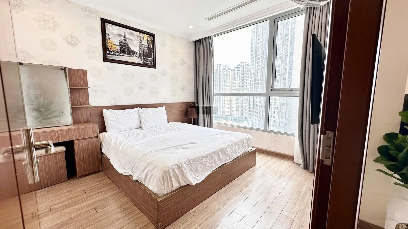 Căn hộ 1 PN với chiếc view Bitexco ngắm trọn thành phố về đêm, cầu Bason và trung tâm Quận 1