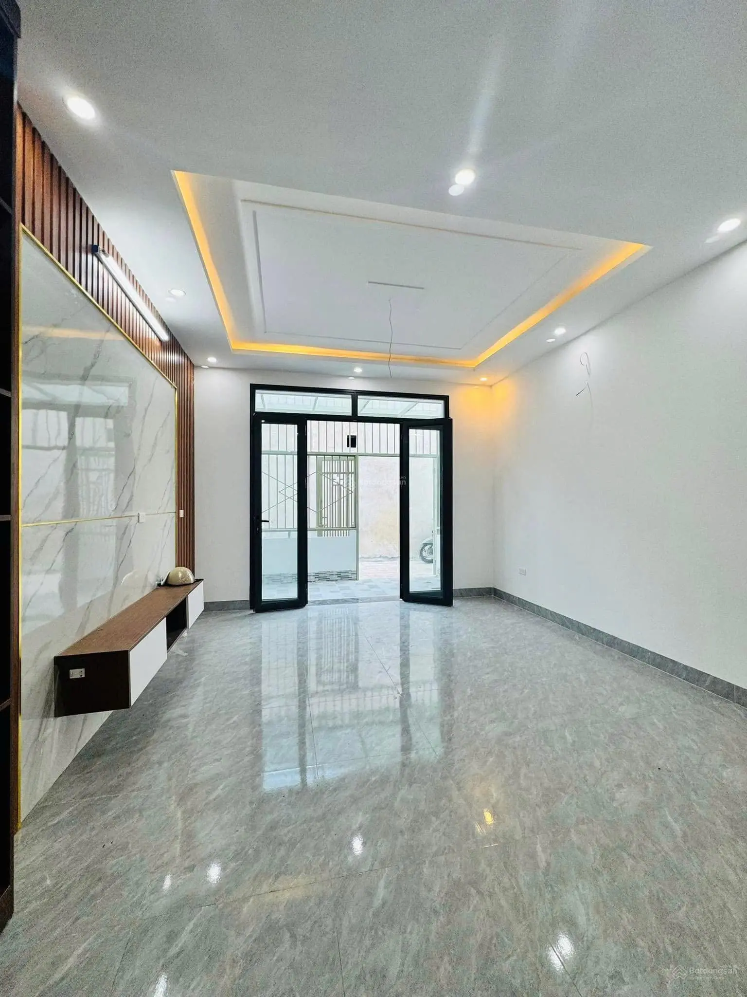 Tìm đâu ra căn xây độc lập. Ngõ thông tại Lại Yên. DT 49m2, 4 tầng. Cạnh Spendora. Giá 4.4 tỷ