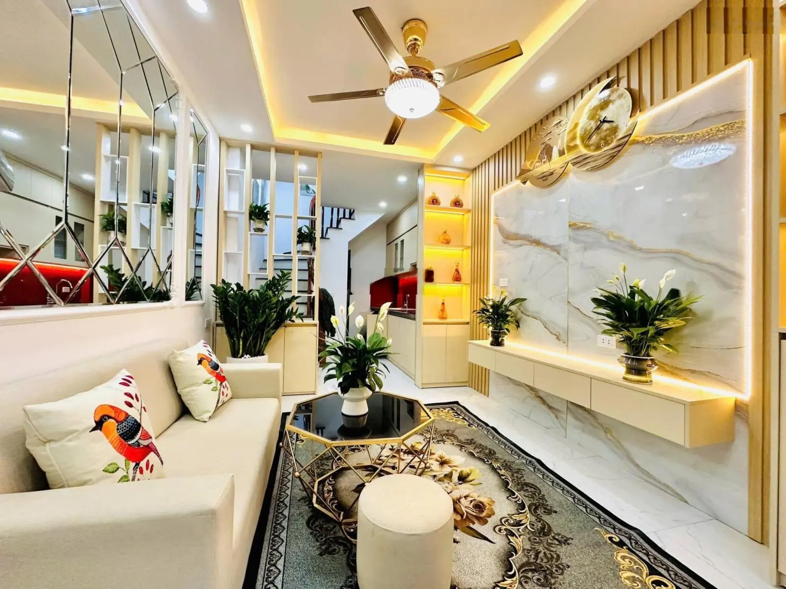 Bán nhà Trích Sài, cực đẹp, ngõ nông và thông, diện tích 37m2. MT 6m siêu đẹp, siêu rộng