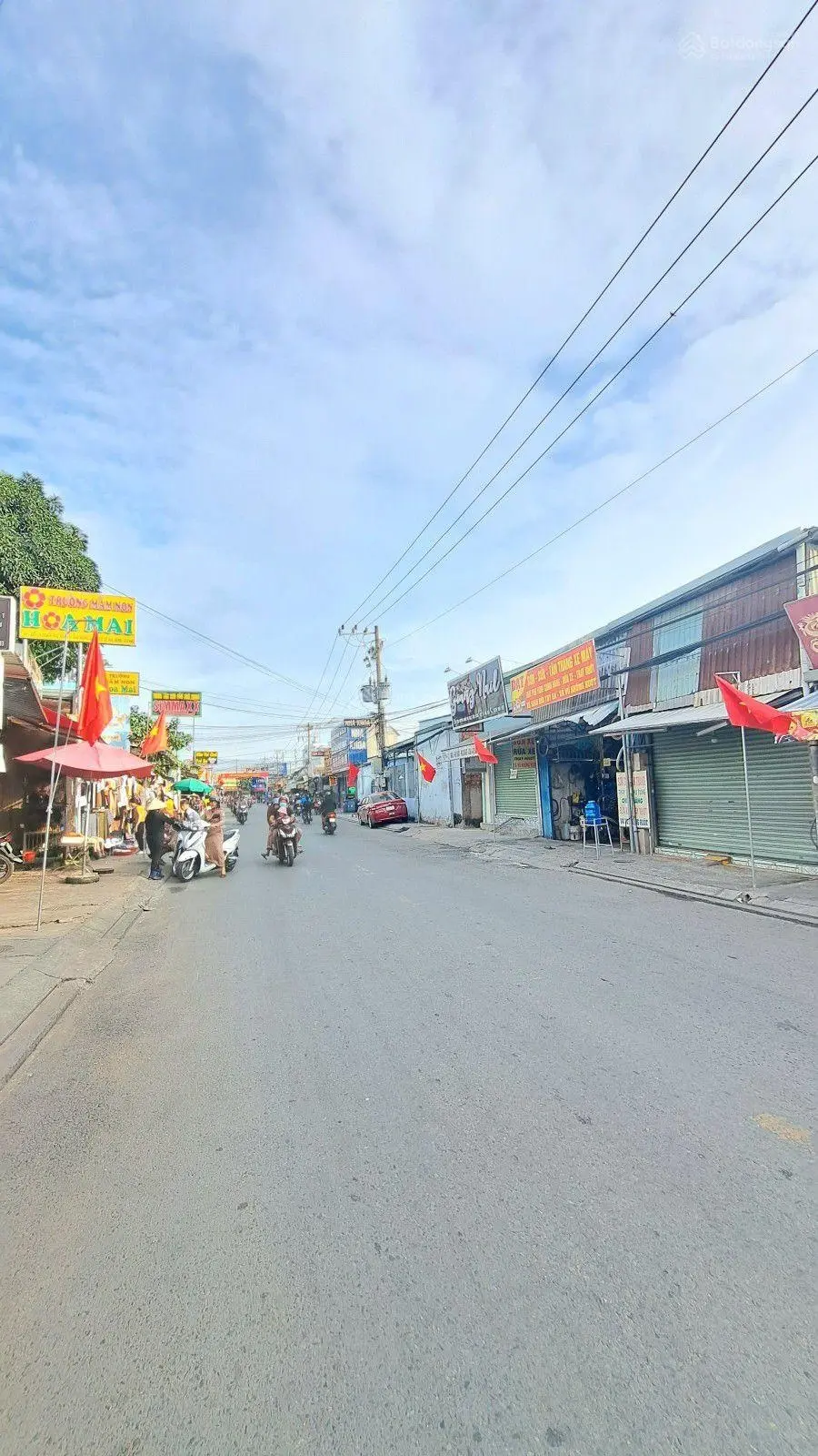 Mặt tiền chợ kinh doanh buôn bán cực vip. Được chia làm 3 căn giá chỉ 41tr/m2