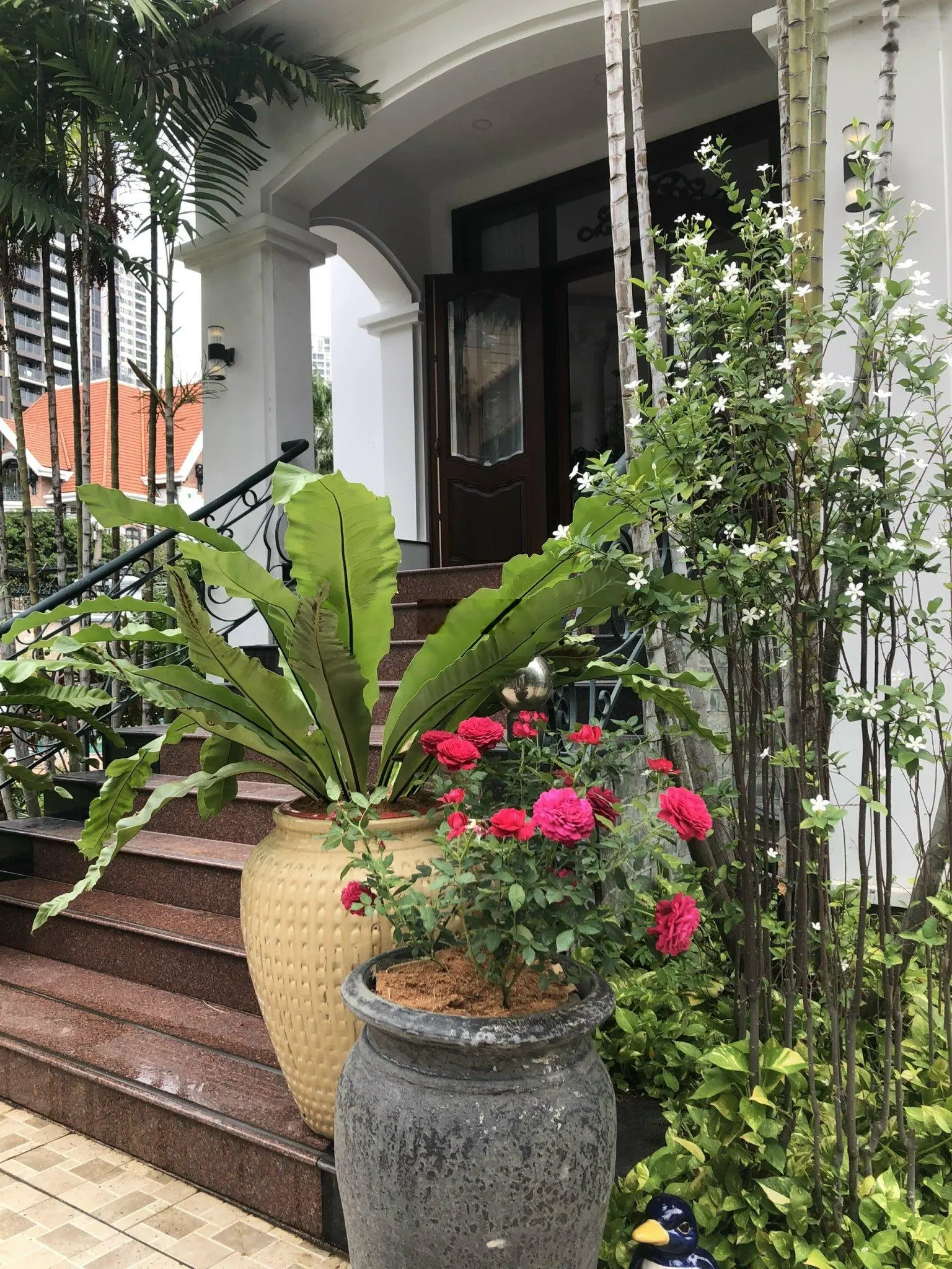 Bán villa góc 2MT đường Nguyễn Ư Dĩ, Thảo Điền, DT 685m2 - 0909 924 ***