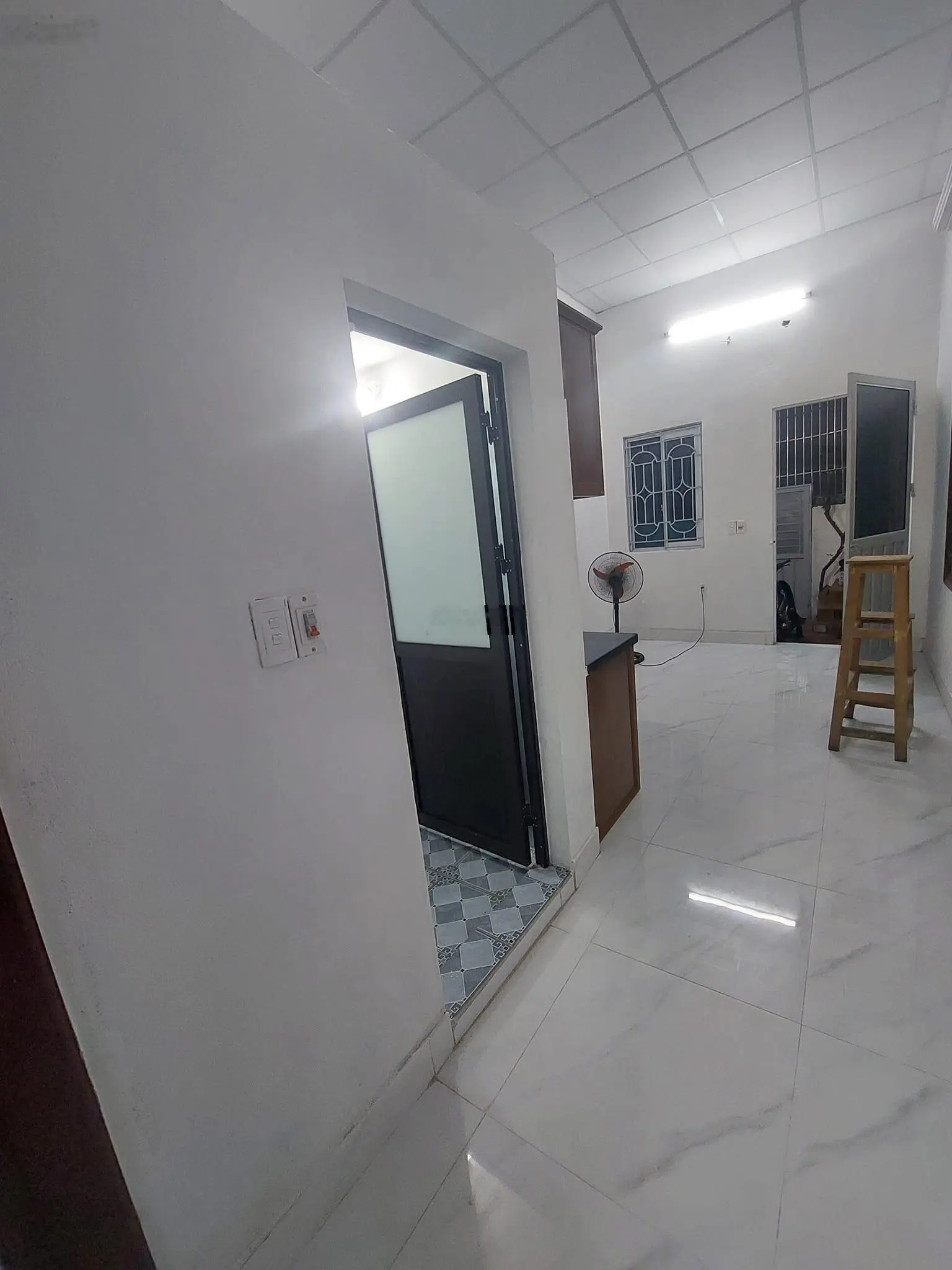 Chính chủ tôi bán nhà C4 ngõ Vũ Ngọc Phan,cách 20m ra ô tô tránh,30m ra chợ Láng,gần trường học
