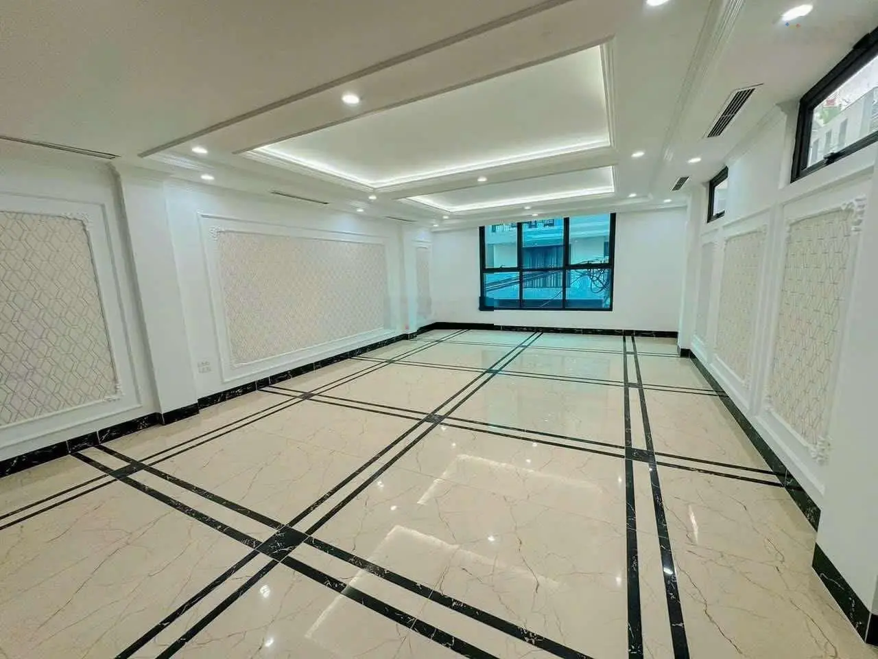 Cực phẩm tòa nhà văn phòng Trung Hòa- Trung Kính- 2 thoáng- thông sàn 7 tầng- vỉa hè rộng ôtô tránh