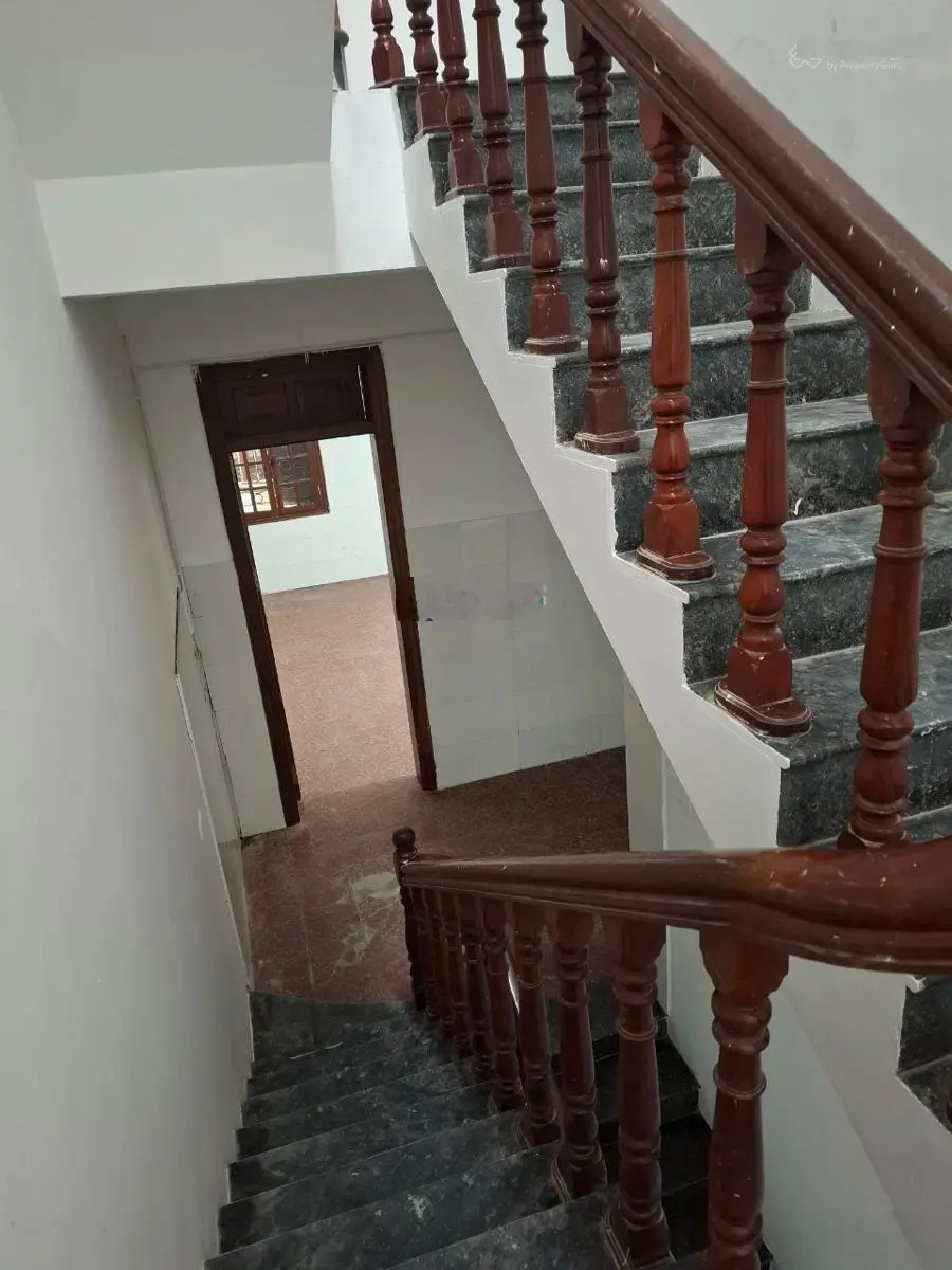 Bán Gấp nhà víp Trần Quốc Hoàn 77m2 x 4 tầng mặt tiền 6m ô tô đỗ cửa văn phòng ở cực víp