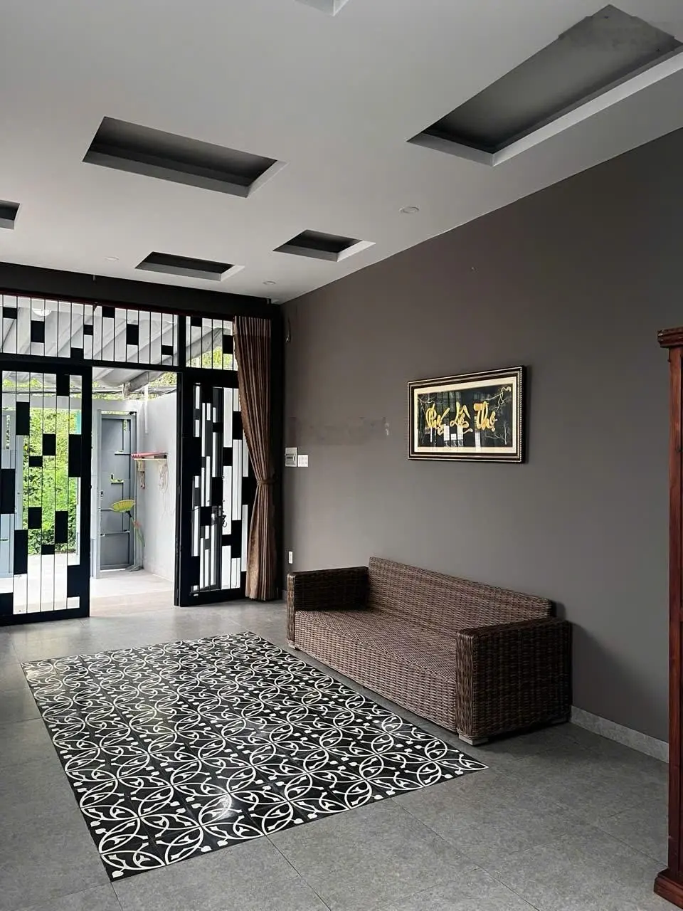 Nhà mặt tiền hẻm xe hơi đường Quốc Hương chỉ 18 tỷ, Thảo Điền Q2, dt 5,3x25m, trệt, 2 lầu, 4pn, 5wc