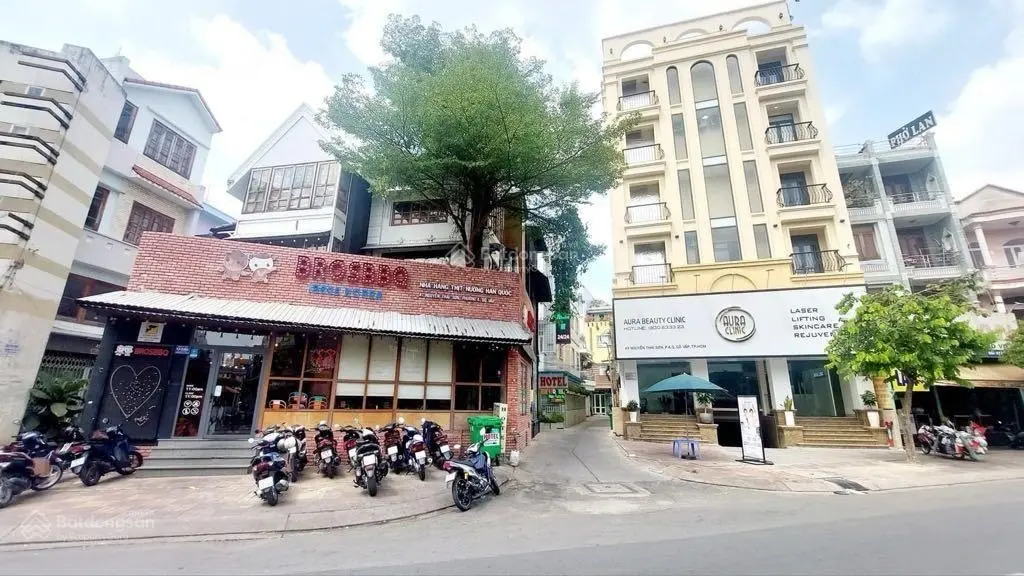 Nhà sát mặt tiền Nguyễn Thái Sơn, 12x14m, 8 phòng dịch vụ, 13.5 tỷ