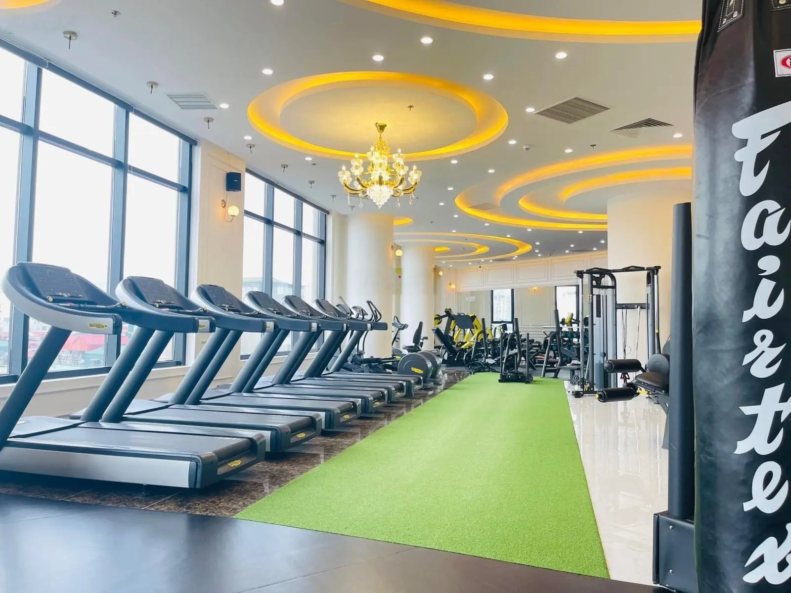 Căn hộ đặc biệt Duplex 2 tầng, 1 tầng x 80m2, Penthouse Hateco Laroma, sổ cầm tay ban công Đông Nam