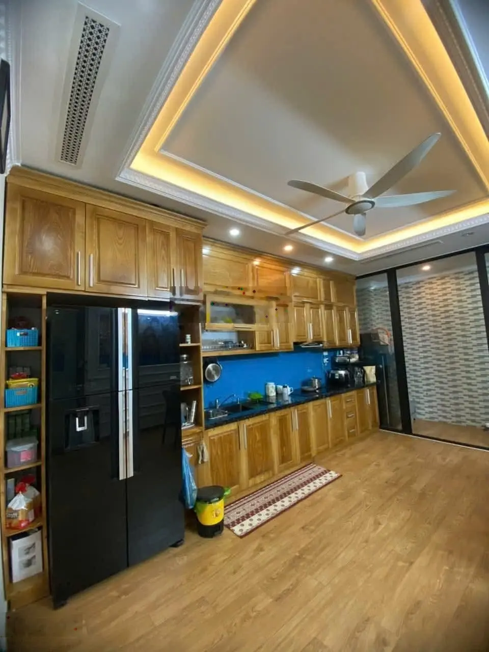Mặt phố - lô góc Ngọc Thụy, Long Biên