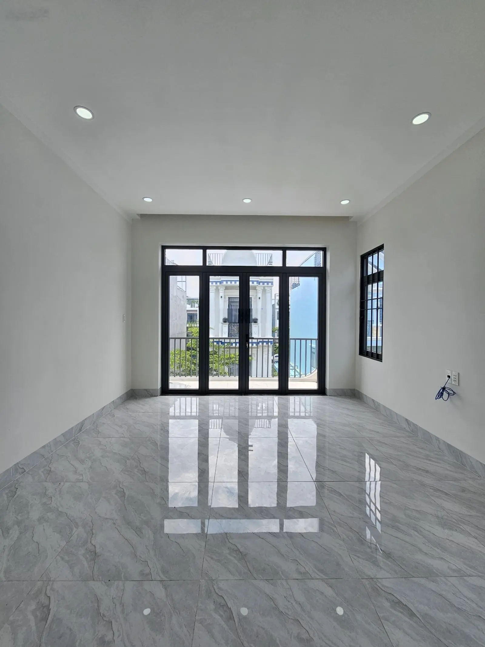 3 tỷ 950 bán nhà 2 mặt tiền 1 trệt 2 lầu KDC đẹp, P. Bình Chuẩn, TP. Thuận An