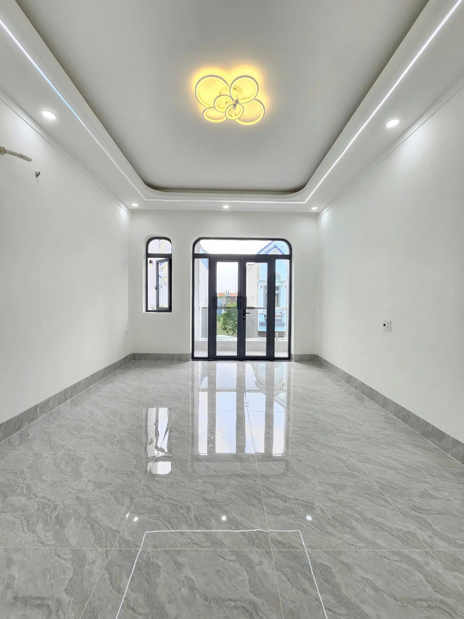 4.3 tỷ/ Bán nhà mới xây full nội thất KDC Phú Hồng Thịnh gần vòng xoay An Phú Thuận An. Mẫu đẹp