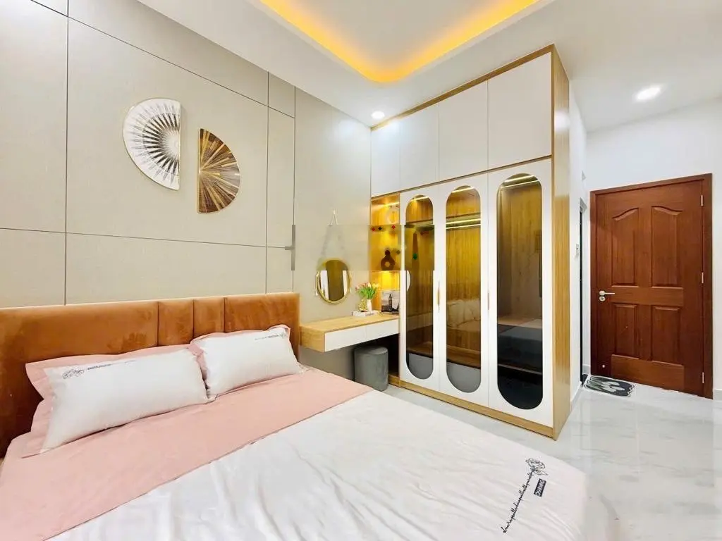 Cách chợ Bà Chiểu 1Km. Nhà mới 2 tầng. 3 phòng. 66m2 (Nở hậu). Dài 24m. HXT đỗ cửa. Nhỉnh 7Tỷ