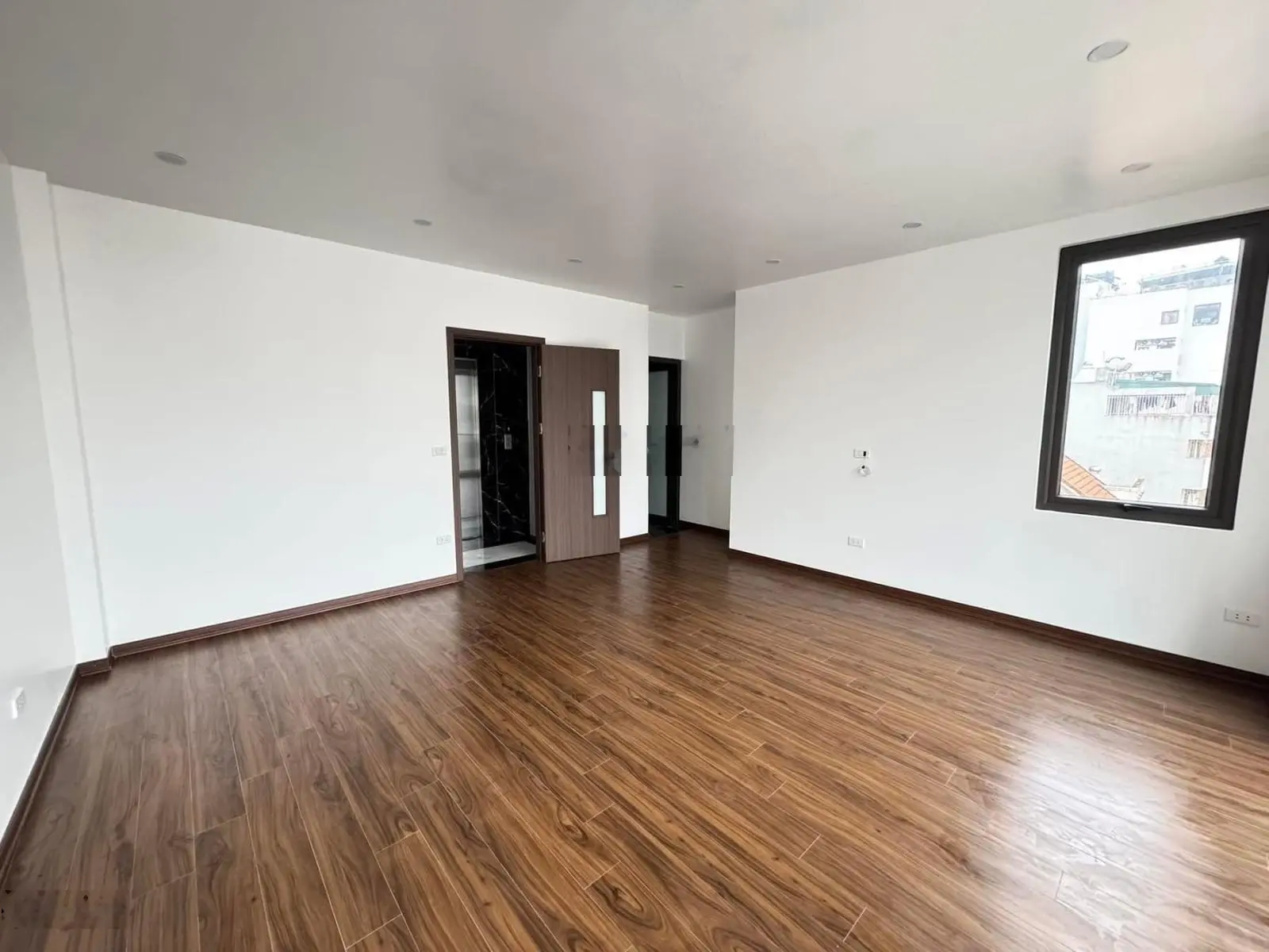 Hồ tây - lạc long quân nhà 7 tầng thang máy thông sàn ô tô 7 chỗ vào nhà