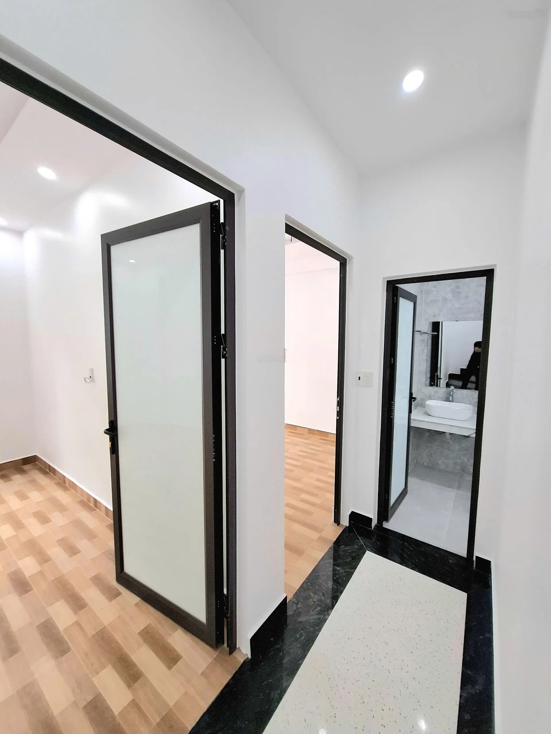 CỰC HÓTT! Siêu Phẩm Nhà Sân Cồng xây mới tại Phố VĂN CAO, Xe đỗ trong sân