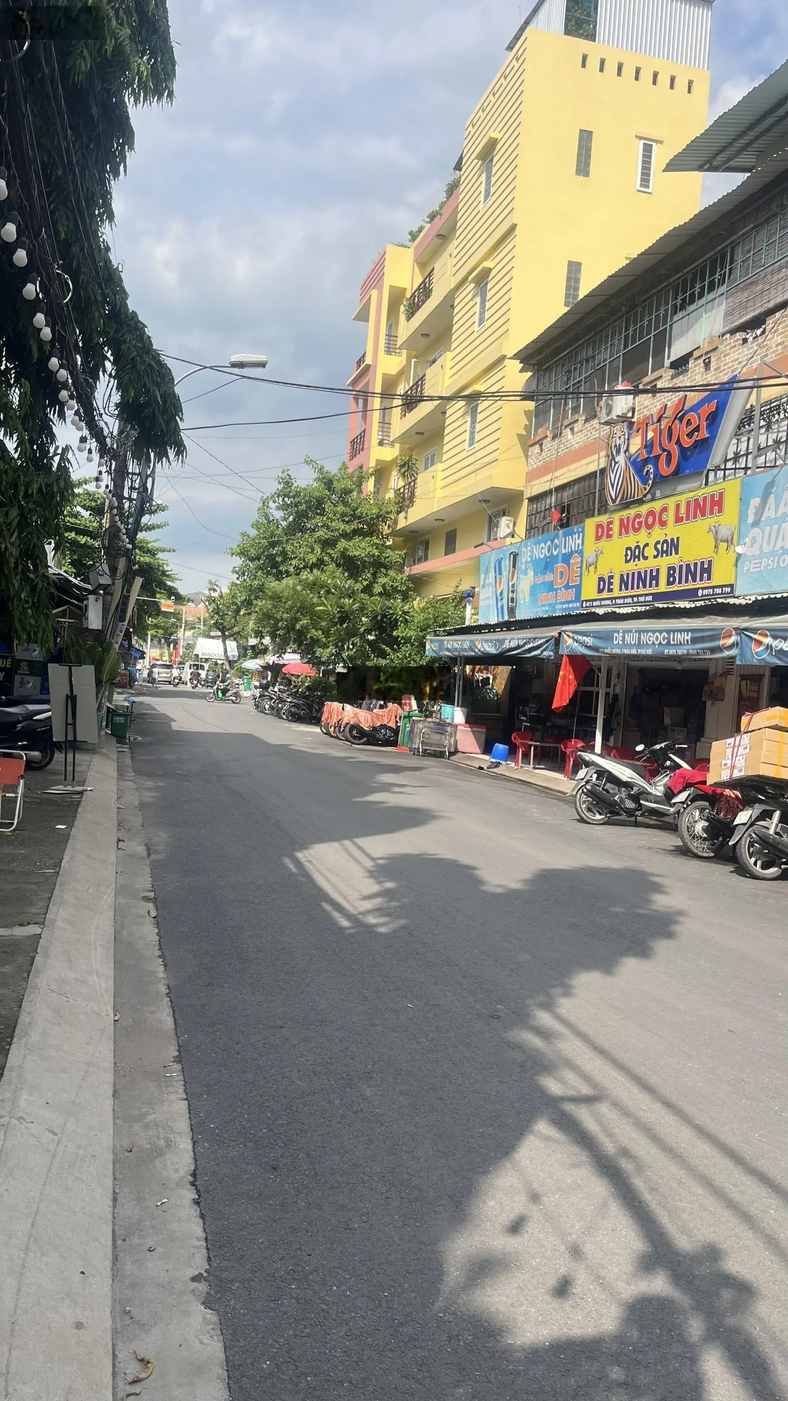 Bán nhà mặt tiền kinh doanh đường Quốc Hương, P. Thảo Điền - DT: 4,2x 17m - Giá 23 tỷ