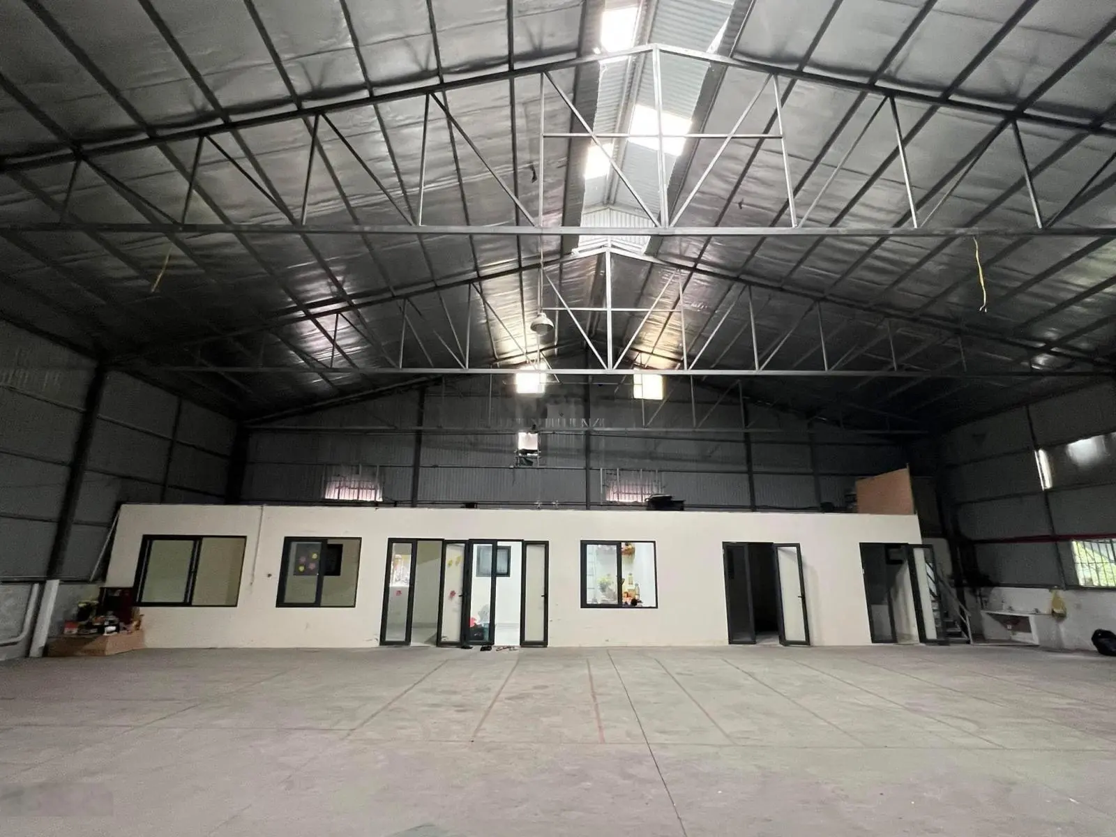 Cần chuyển nhượng kho xưởng Dt 1500m2 xe cont vào tận xưởng, tại Vân Côn, Hoài Đức, Hà Nội