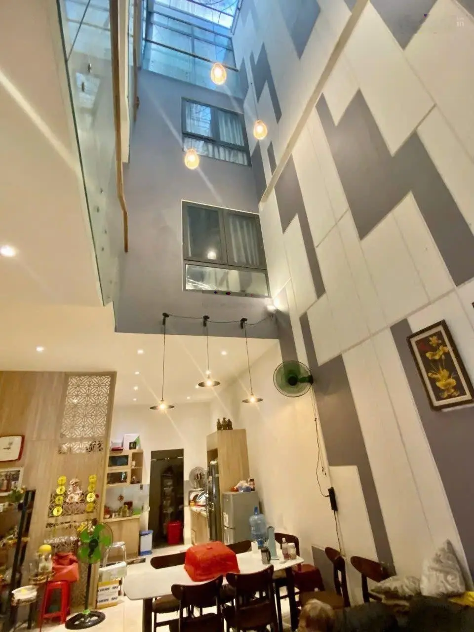 Nhà 1 trệt 3 lầu mặt tiền khu trung tâm hành chính, P. Dĩ An, Tp. Dĩ An