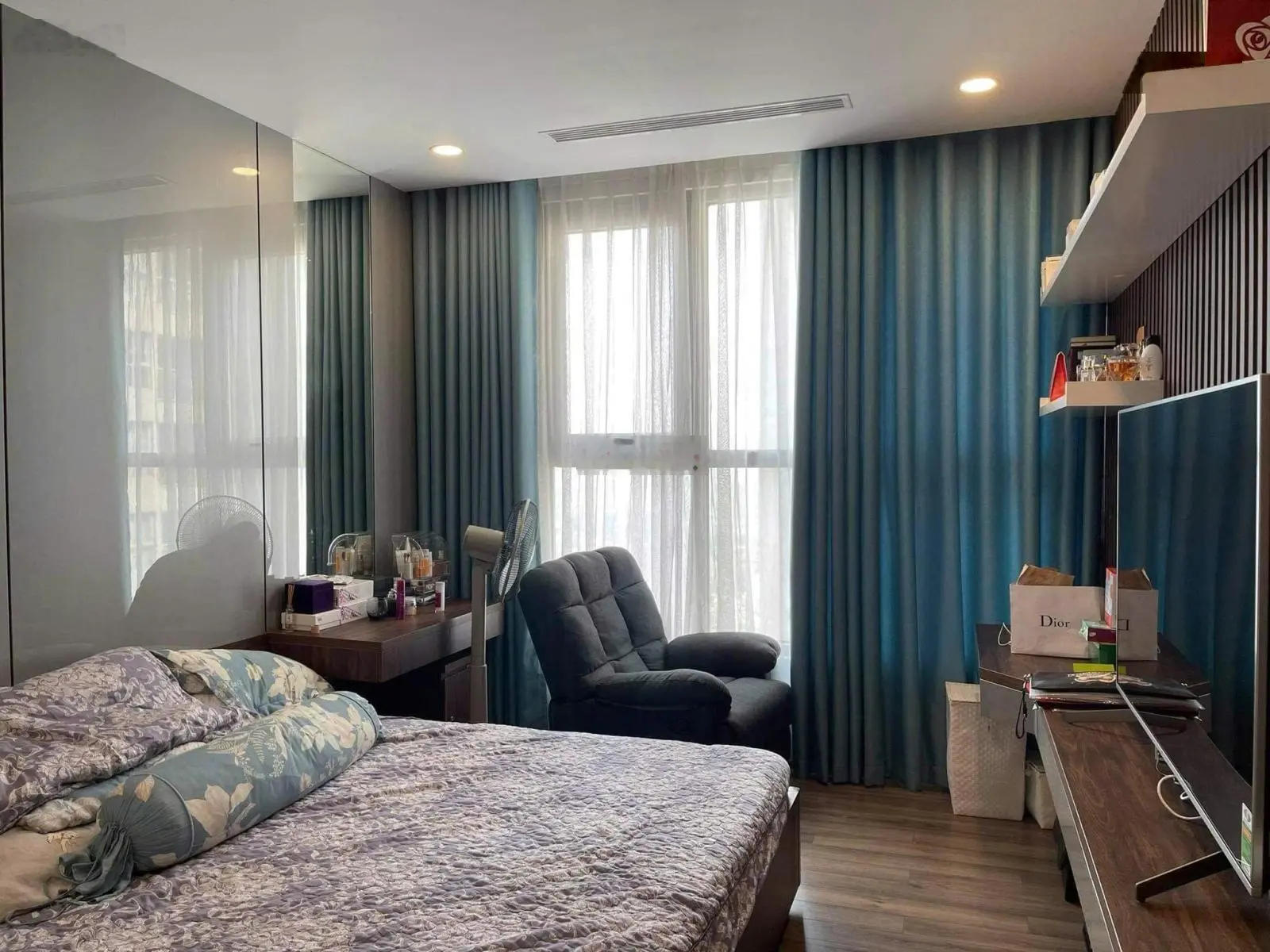 Hiếm ! Bán Nhanh căn 3PN 2VS DT: 91m2 BC: ĐN, Tầng Trung CC Cao Cấp Vinhomes Skylake, Giá 7,050 tỷ