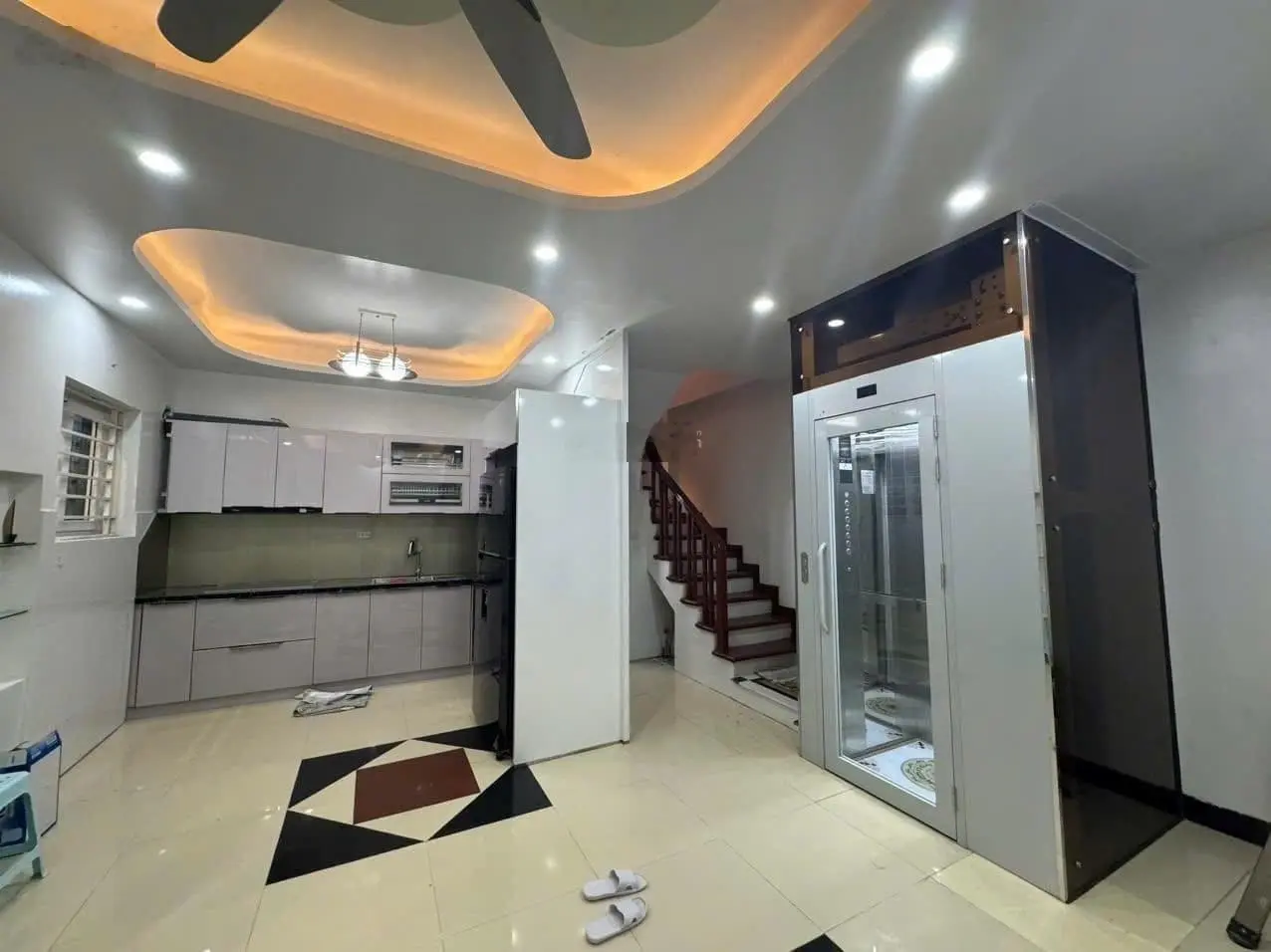 Nhà chính chủ phố Xã Đàn. 6 tầng, mặt tiền 7m. Thang máy. Nội thất 5 sao