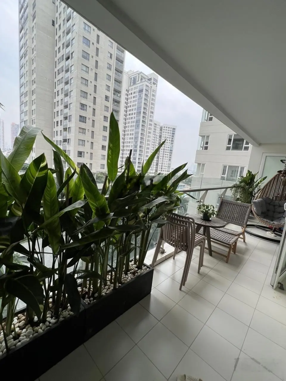 Bán căn 3PN diện tích lớn 217m2 Đảo Kim Cương. Nhà có 2 ban công, sử dụng 2 thang máy ở 2 tháp