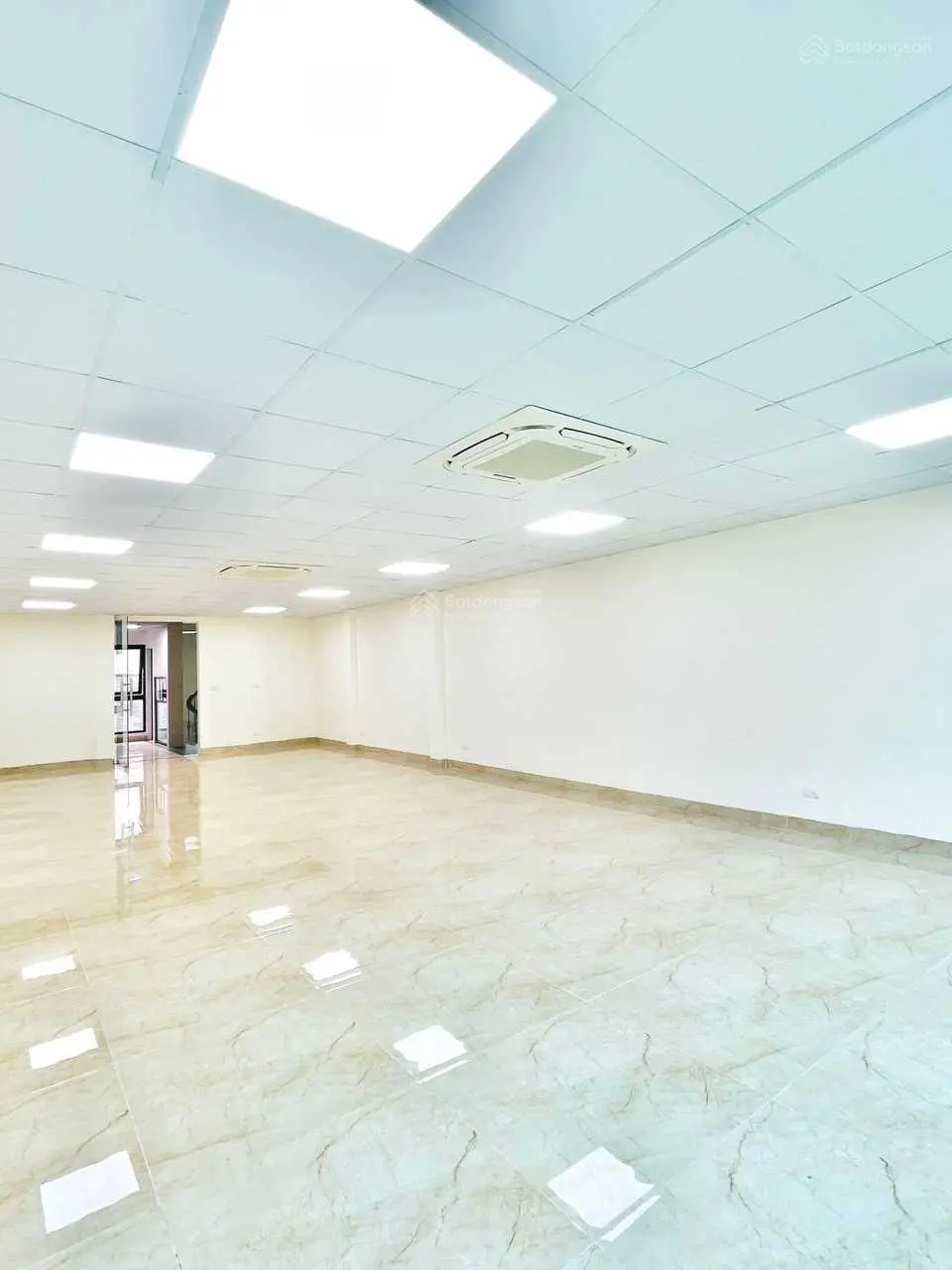 Bán nhà Phùng Chí Kiên, Hoàng Sâm, Cầu Giấy tướng Thành 101m2, 8 tầng, nhỉnh 35 tỷ, gara 4 ô tô