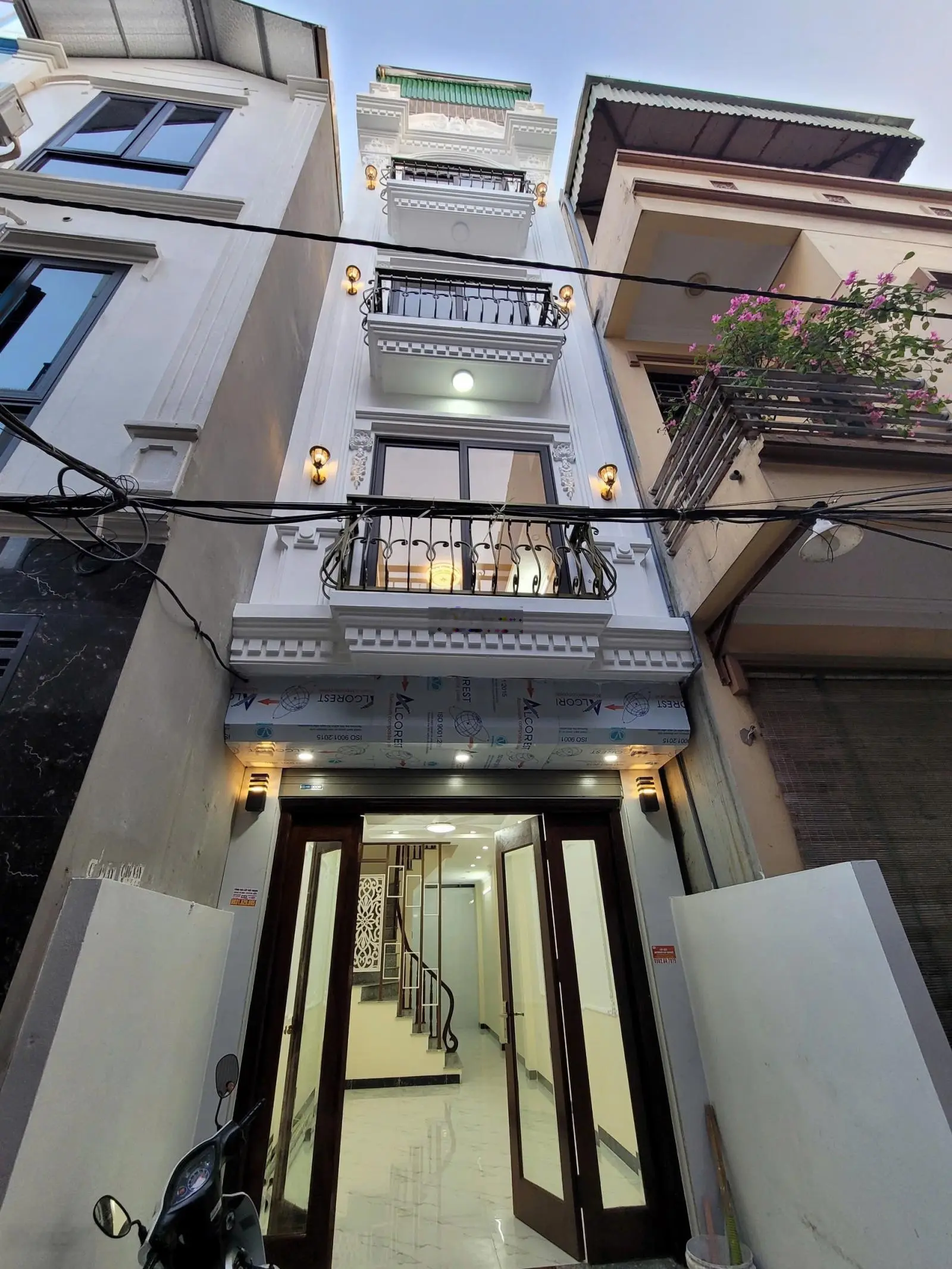 Chính chủ bán gấp nhà 40m2, xây mới 5 tầng ở luôn sát khu đô thị Đô Nghĩa, oto tránh đỗ vài bước