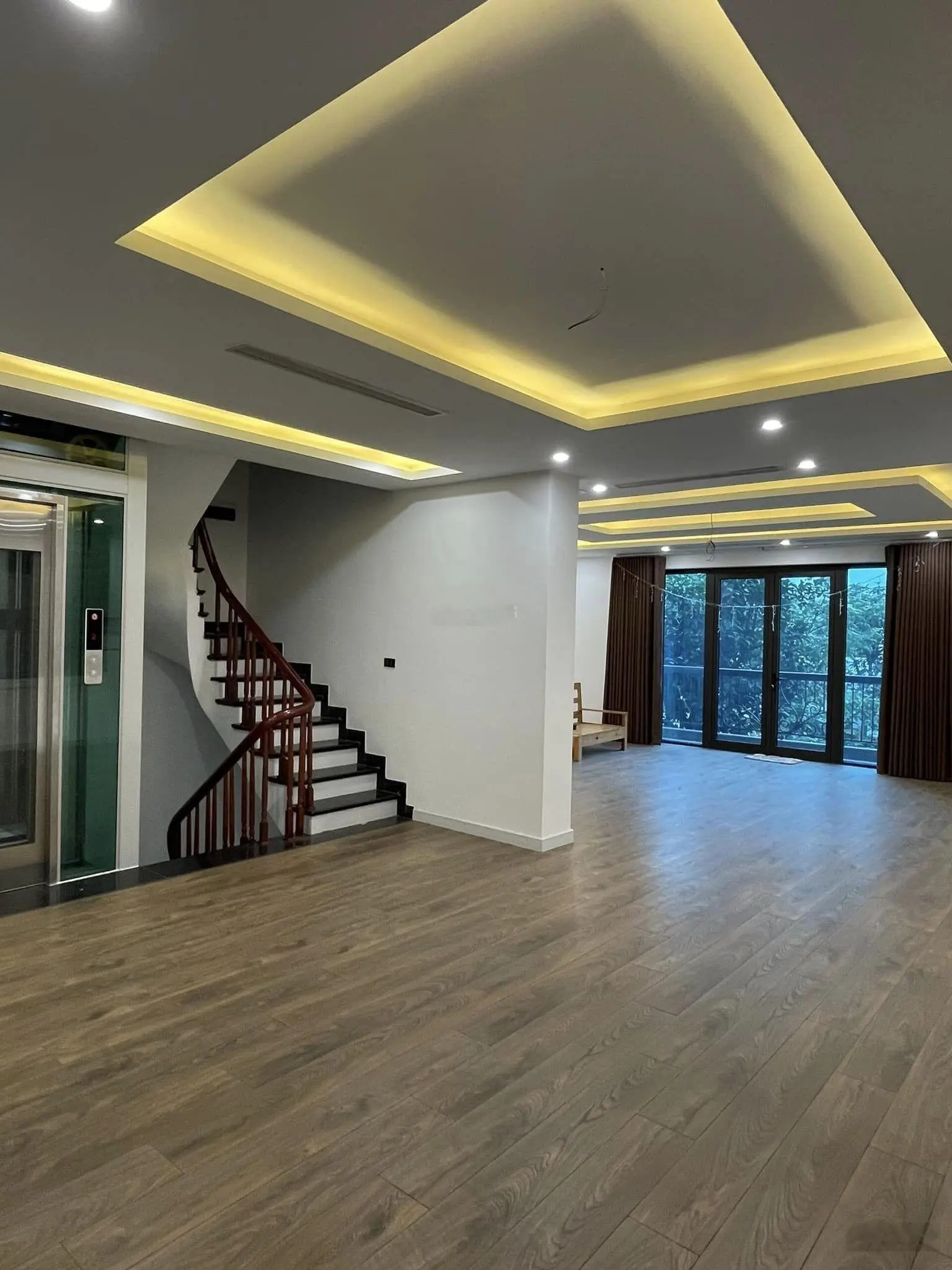 Bán toà nhà 9T, 462m2 mặt phố Thái Hà, quận Đống Đa - mặt phố vip - trung tâm quận Đống Đa