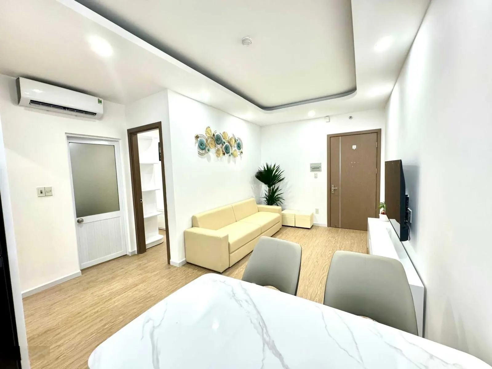 Bán gấp căn 2 phòng ngủ 58.8m2 đầy đủ nội thất mới giá chỉ 1.58 tỷ