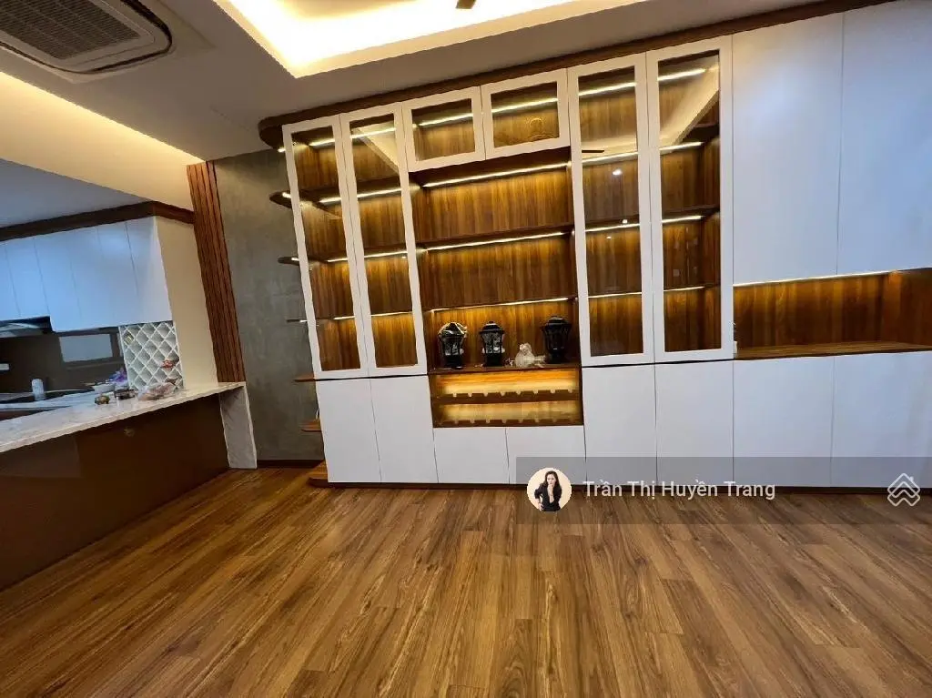 Bán biệt thự sân vườn 200m phố vĩnh phúc, gara ô tô, bể bơi, tiểu cảnh siêu đẹp, 32 tỷ o973355.626