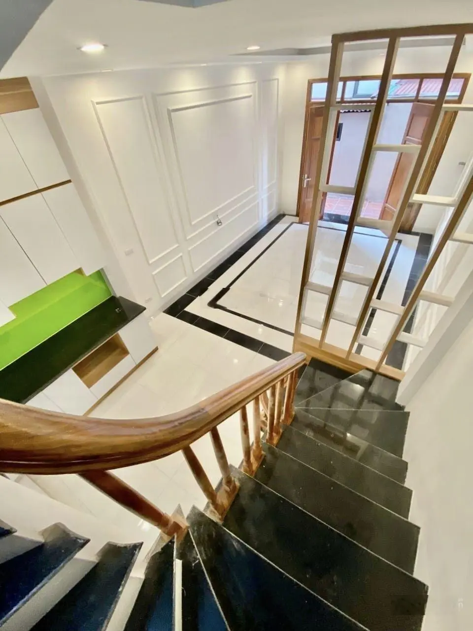 Chỉ 3.9 tỷ sở hữu ngay ngôi nhà 5 tầng đẹp long lanh, Vân Canh, gần trường C1, C2, chợ, ô tô đỗ cửa
