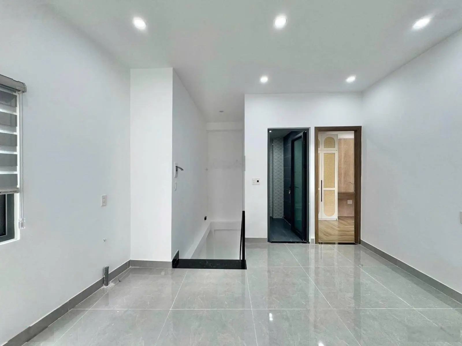 Bán gấp nhà tại Hoàng Hoa Thám, 3,4 tỷ, 72m2, 3PN, 2WC, đầy đủ nội thất, cách Lê Duẩn 3 bước chân